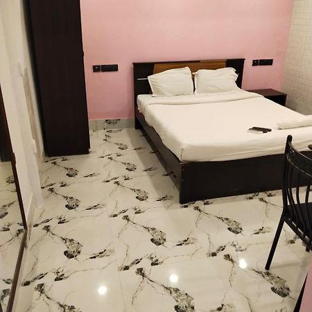 Hotel Ucs Kolkata Bagian luar foto