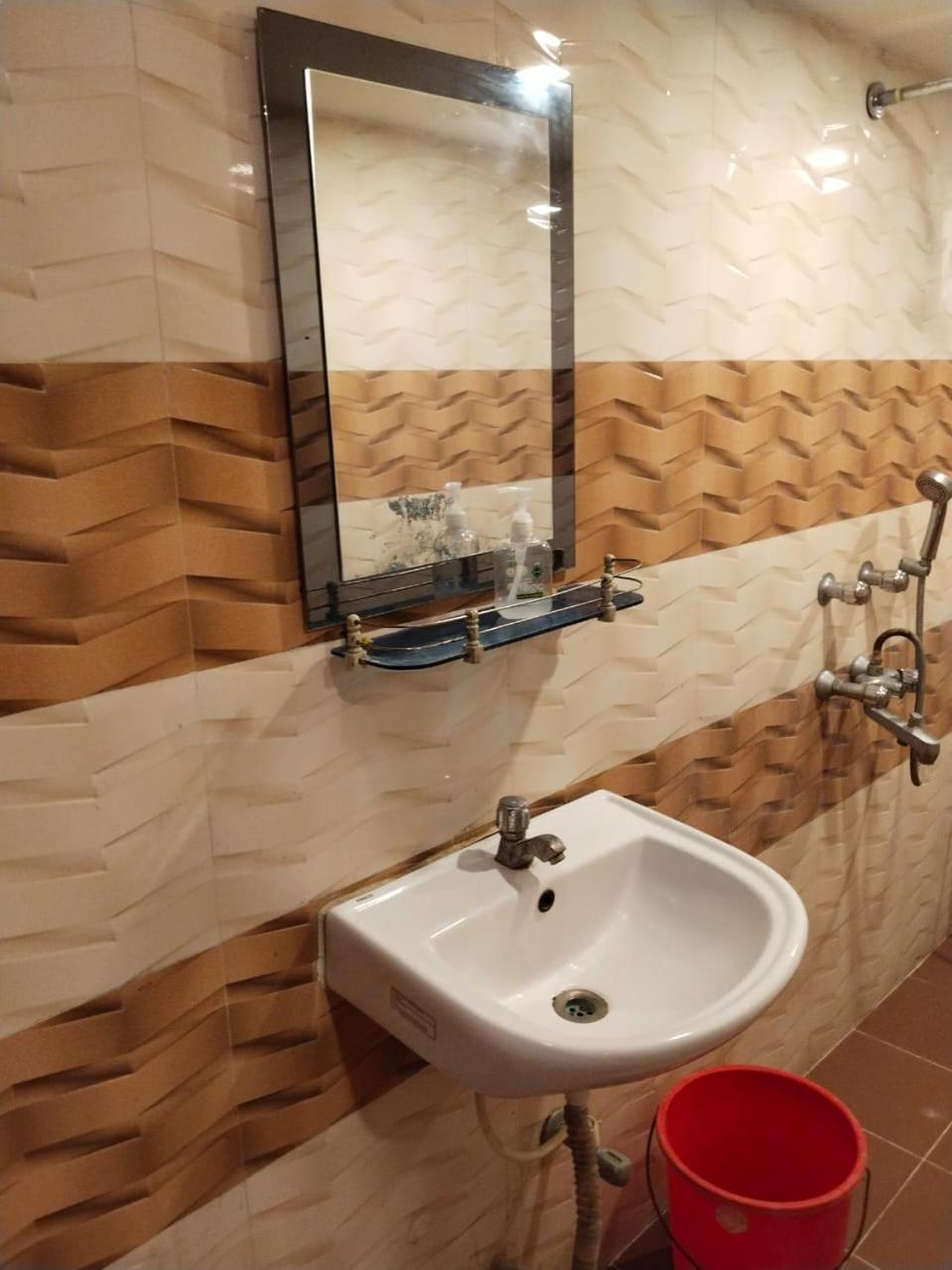 Hotel Ucs Kolkata Bagian luar foto