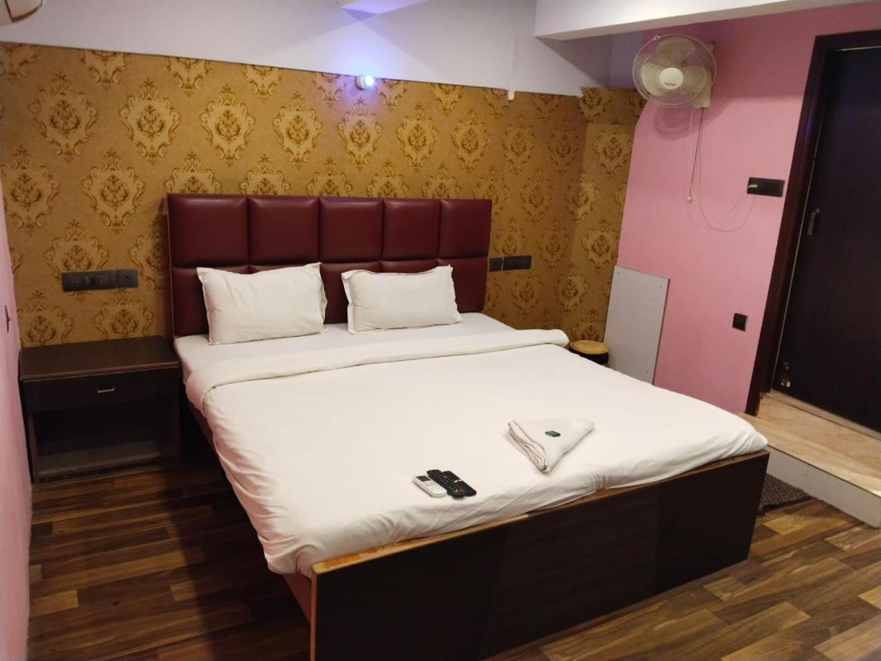 Hotel Ucs Kolkata Bagian luar foto