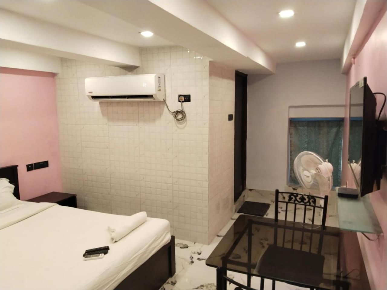 Hotel Ucs Kolkata Bagian luar foto