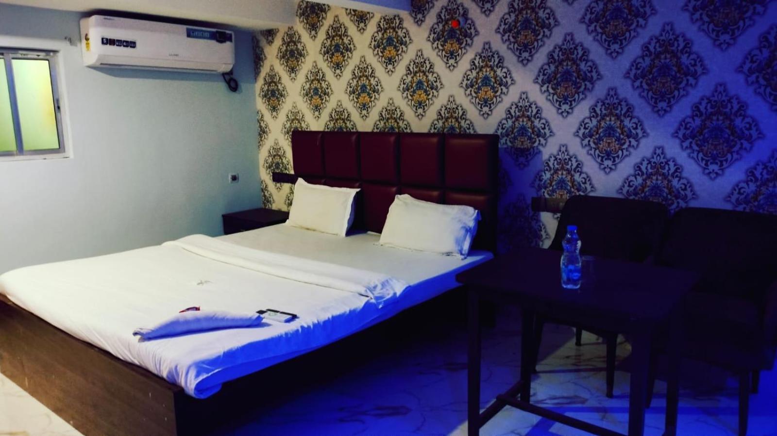 Hotel Ucs Kolkata Bagian luar foto