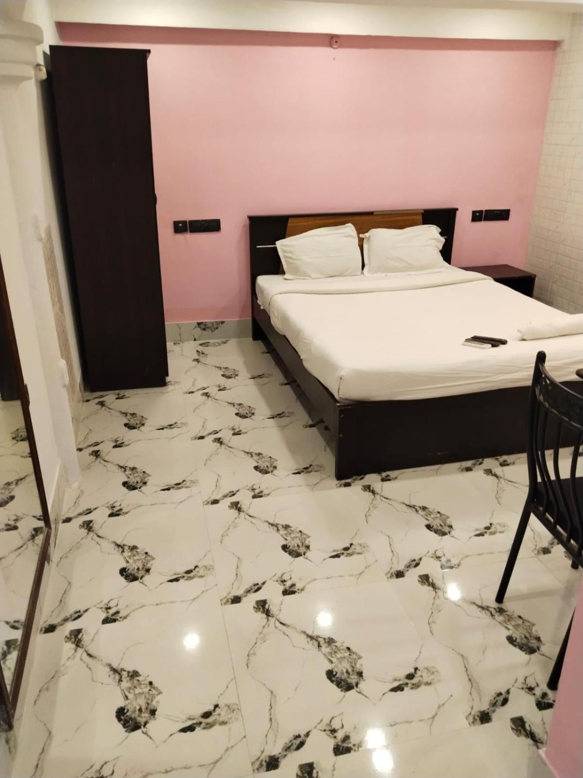Hotel Ucs Kolkata Bagian luar foto